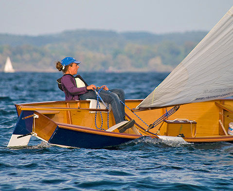 https://www.chiemsee-segelschule.de/wp-content/uploads/2024/03/Barbara_Huber_plaettenregatta_lindchen-cup_WEB.jpg